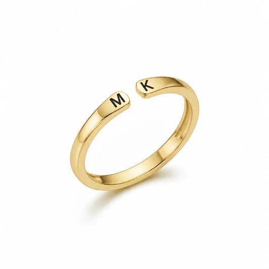 Anello con iniziali regolabile dorato con incisione M e K